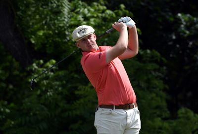 Hall surges clear at Colonial