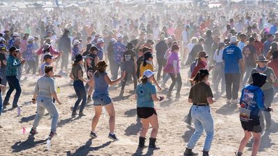 Birdsville's Big Red Bash music festival aims for Nutbush dance record as tribute to Tina Turner