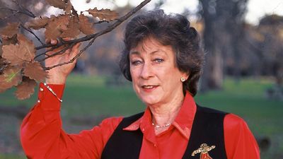 Joy McKean, the first Golden Guitar winner and wife and manager of Slim Dusty, dies aged 93