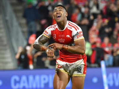 Isaako, Milford star as Dolphins beat Dragons