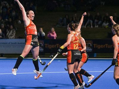 Hockeyroos dig deep to wrap up series over India