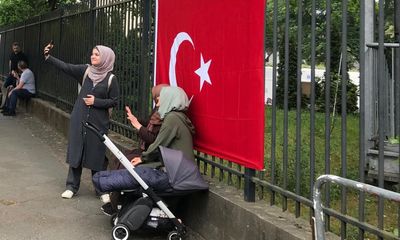Europe’s Turkish diaspora split as large numbers vote in election runoff