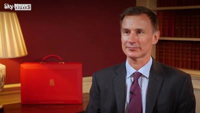 Jeremy Hunt ‘comfortable’ with recession if needed to cut inflation and stabilise economy