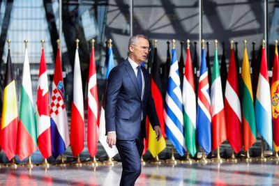Analysis-NATO struggles in the shadows to find new leader