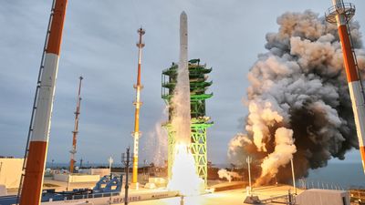 South Korea's homegrown Nuri rocket launches 8 satellites on 3rd-ever mission (photo)