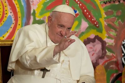 Pope runs fever, skips meetings, Vatican says