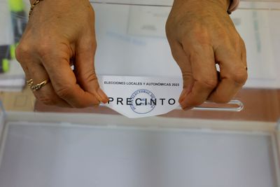 Voter fraud allegations mark last day of election campaigning in Spain
