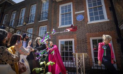 More women needed on London blue plaques, says English Heritage