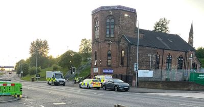 Scots cops stand guard outside youth hostel amid ongoing incident
