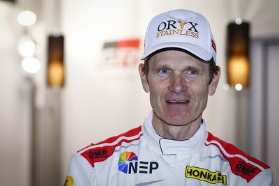 Gronholm crashes out of rally return
