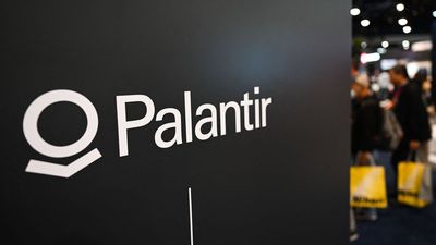 Palantir Treks North Following Break Of Bull Flag: Where To Watch For The Pullback