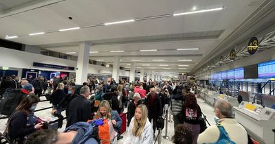 Bank holiday travel chaos as e-gates stop working at all UK airports