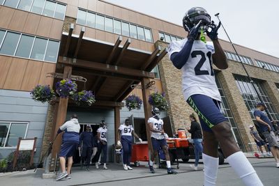 DK Metcalf stands up for teammate Artie Burns