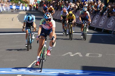 RideLondon Classique: Chloé Dygert wins stage 2 as Charlotte Kool crashes in final kilometre
