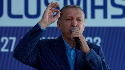Turkey's Erdogan urges voters to turn out, rival sees 'last exit'