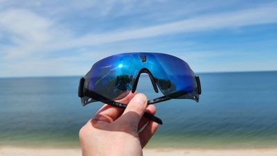 I tried smart AR running sunglasses that show me a heads-up-display like Iron Man