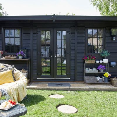 ‘We turn our summerhouse into a mini cinema at the weekends!’ - this stylish garden makeover is truly inspiring