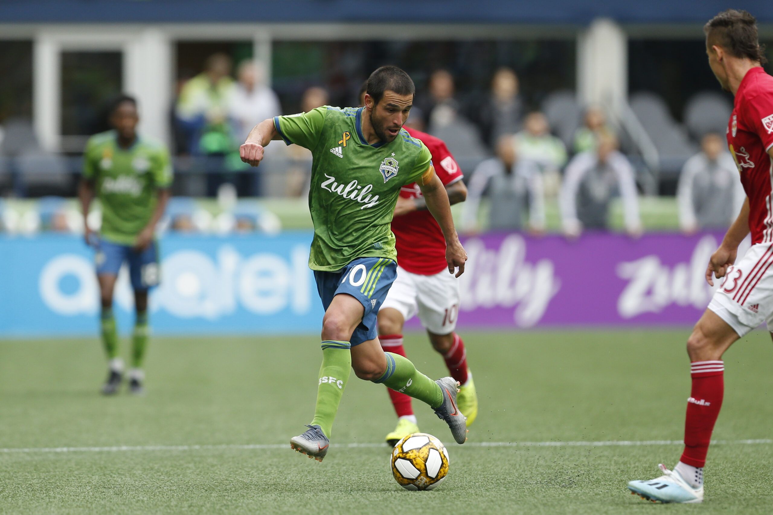 Former Sounders star Clint Dempsey back in the spotlight with