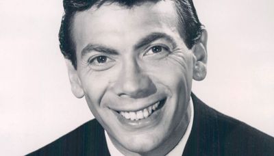 Ed Ames, singer who starred in TV’s ‘Daniel Boone,’ dies at 95