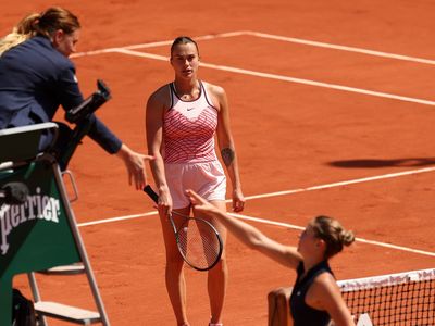 Marta Kostyuk booed for not shaking Aryna Sabalenka’s hand in French Open defeat