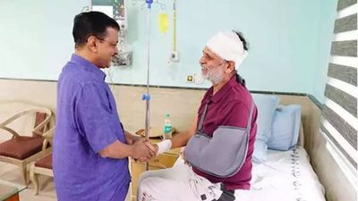 'Met the brave man, the hero', says Delhi CM Kejriwal after meeting Satyendar Jain in hospital