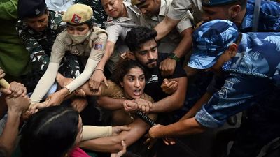 Politicians and sportspersons condemn police action and detention of protesting wrestlers
