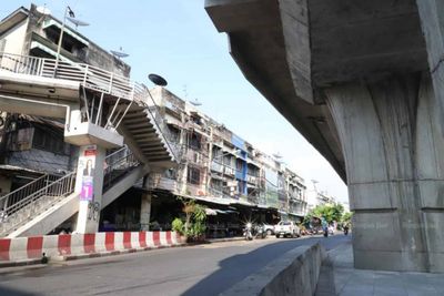 Bangkok governor surprises overpass workers with hurry-up visit