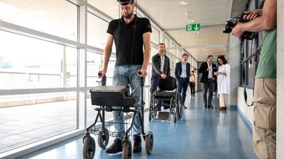 Swiss-French team gets paraplegic walking again with thought-controlled implants