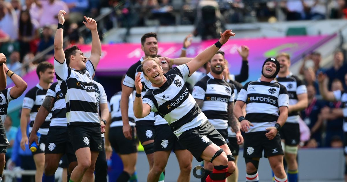 Alun Wyn Jones gets thunderclap treatment from…