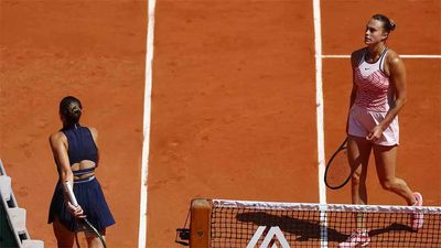 French Open: Sabalenka masterclass for Kostyuk