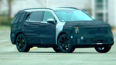 2024 Kia Sorento Facelift Caught On Camera Hiding New Headlights