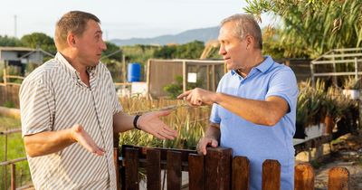 How to work out what neighbour owns which part of fence to avoid arguments