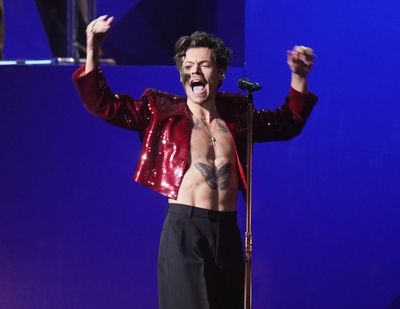 Shetland teens thrilled as Harry Styles flies their flag on Murrayfield stage