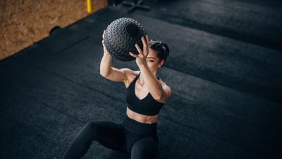 I did weighted sit-ups every day for a week — here’s what happened