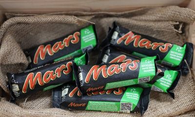 Mars bar wrappers changed to paper from plastic in UK trial