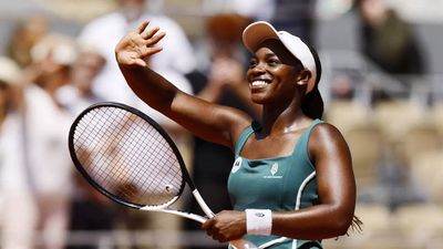 Stephens beats Pliskova to ease into French Open second round