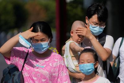 Shanghai records hottest day in May in 100 years