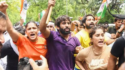 Wrestlers hold secret meetings to plan for future