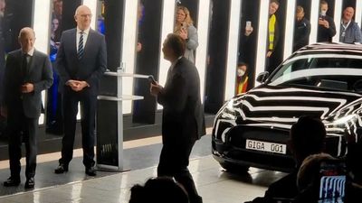 Tesla's Elon Musk May Head To China This Week To Meet With Officials