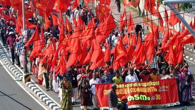 Nation must unite against Sangh Parivar forces: Pinarayi Vijayan