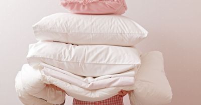 Kill germs and bacteria with 'natural' method to clean a duvet - without washing machine