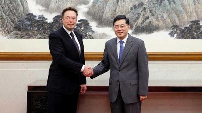Elon Musk Meets Chinese FM, Reaffirms Tesla's Commitment To China