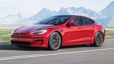 Pro Racing Driver Describes Tesla Model S Plaid As "Dangerously Fast And Unstable"