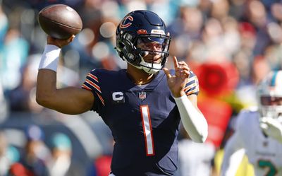 Where Bears’ Justin Fields ranks among starting QBs heading into 2023 season