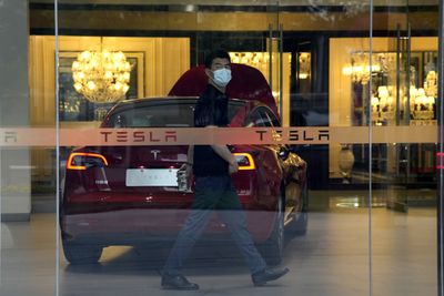 Tesla boss Elon Musk kicks off high-stakes China trip