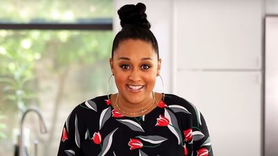 Tia Mowry Throws Up Two Middle Fingers While Responding To The Hateful Comments She’s Had To Deal With Since Her Divorce