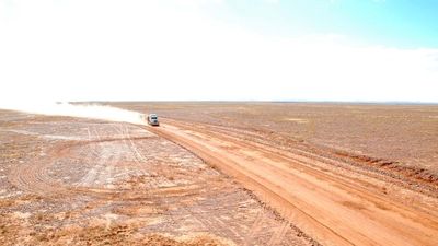 Push for fast-charging stations along remote Outback Way to attract electric vehicle drivers