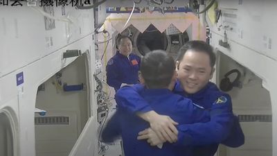 Watch China's Shenzhou 16 astronauts enter Tiangong space station (video)
