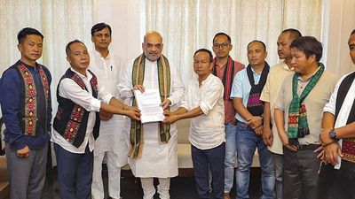 Manipur violence | Amit Shah visits border town Moreh, reviews security; meets community leaders
