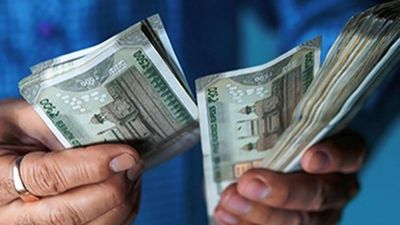 Lokayukta catches high school principal taking bribe from mother of student in Bengaluru